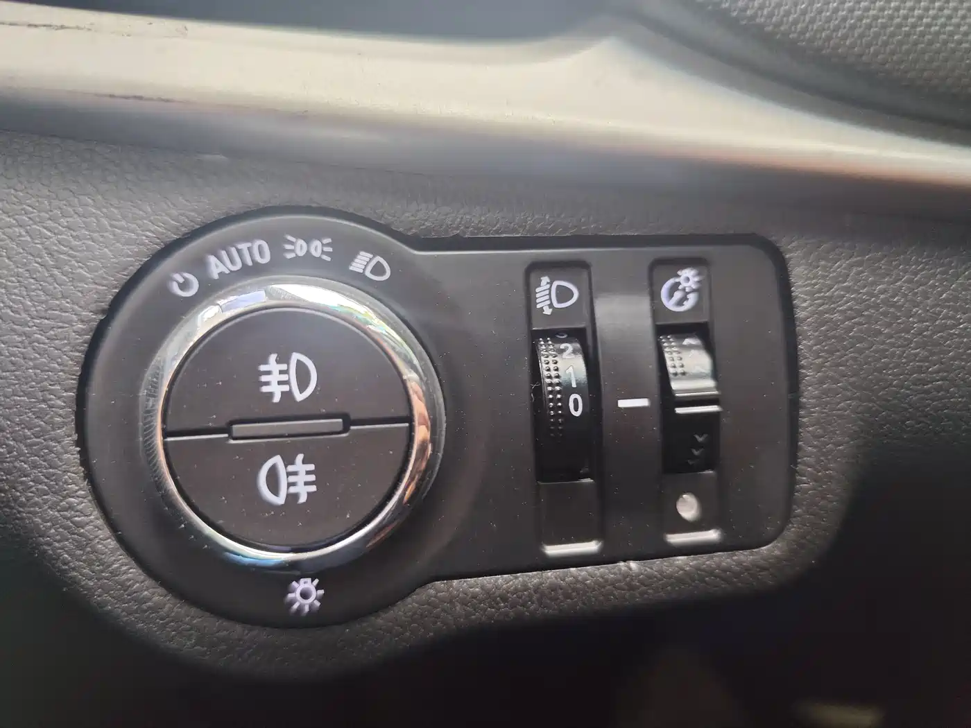 Chevrolet Cavalier 2018 320 Auto Enjoy Sunroof Edition фото 16