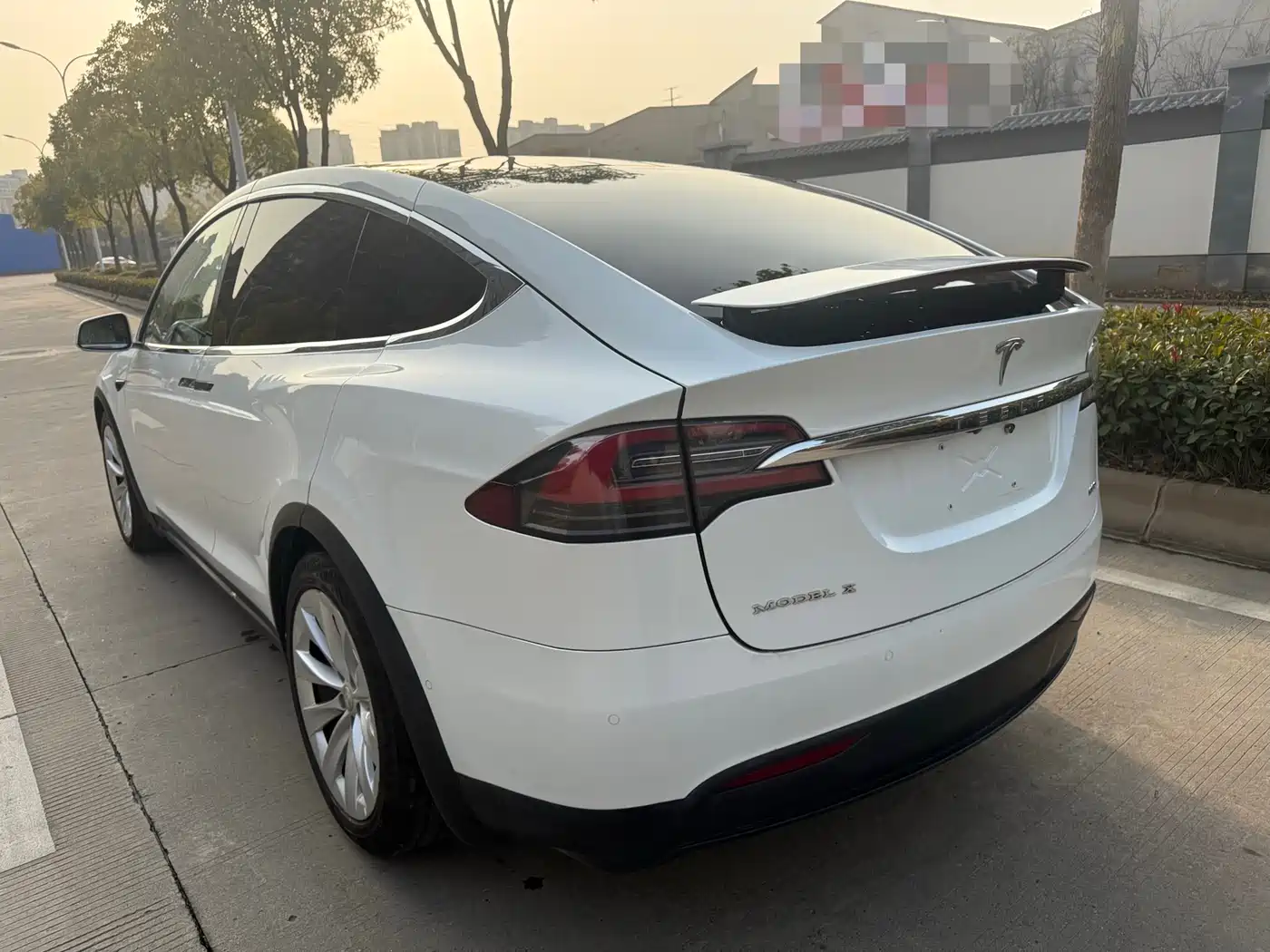 TESLA MODEL X