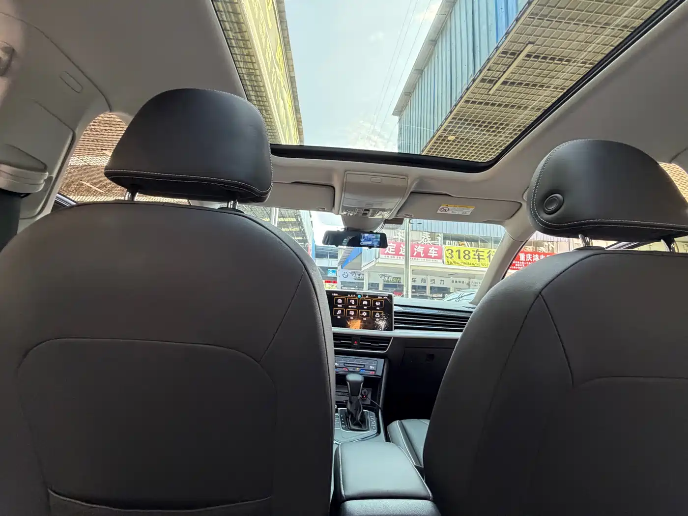 Volkswagen Tiguan L 2024 330TSI Automatic 2WD R-Line Premium Enjoyment Edition фото 17