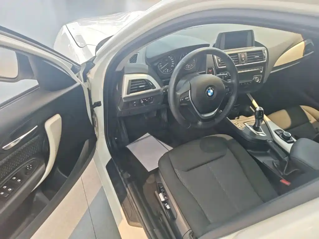 صورة 16 - BMW 1 Series (Import)