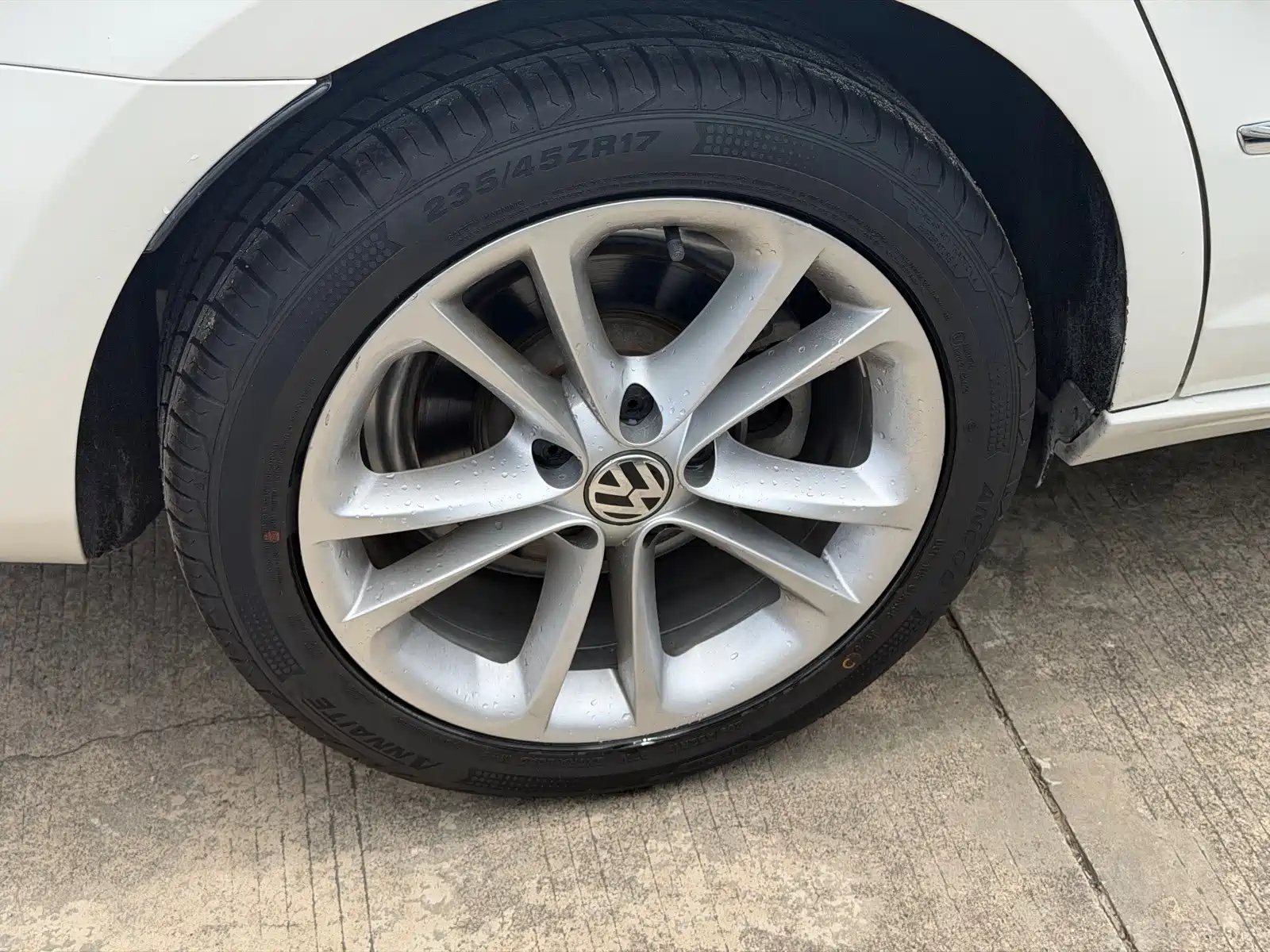 Photo 13 - Volkswagen CC