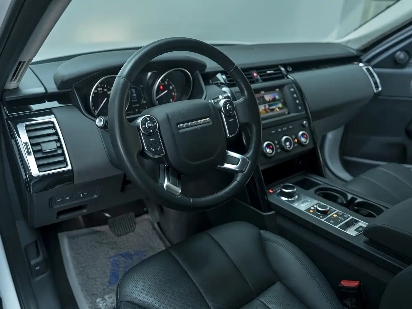 Land Rover Discovery 2017 3.0 SC V6 S фото 9