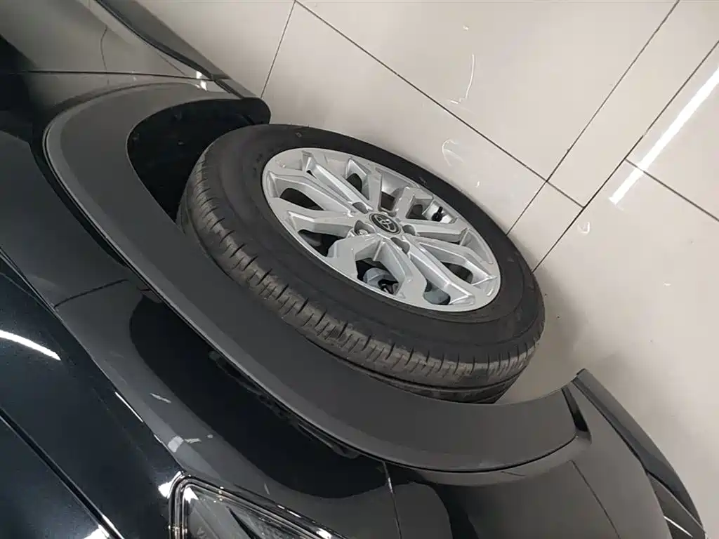 Toyota Frontlander 2024 2.0L CVT Elite Plus Edition фото 23