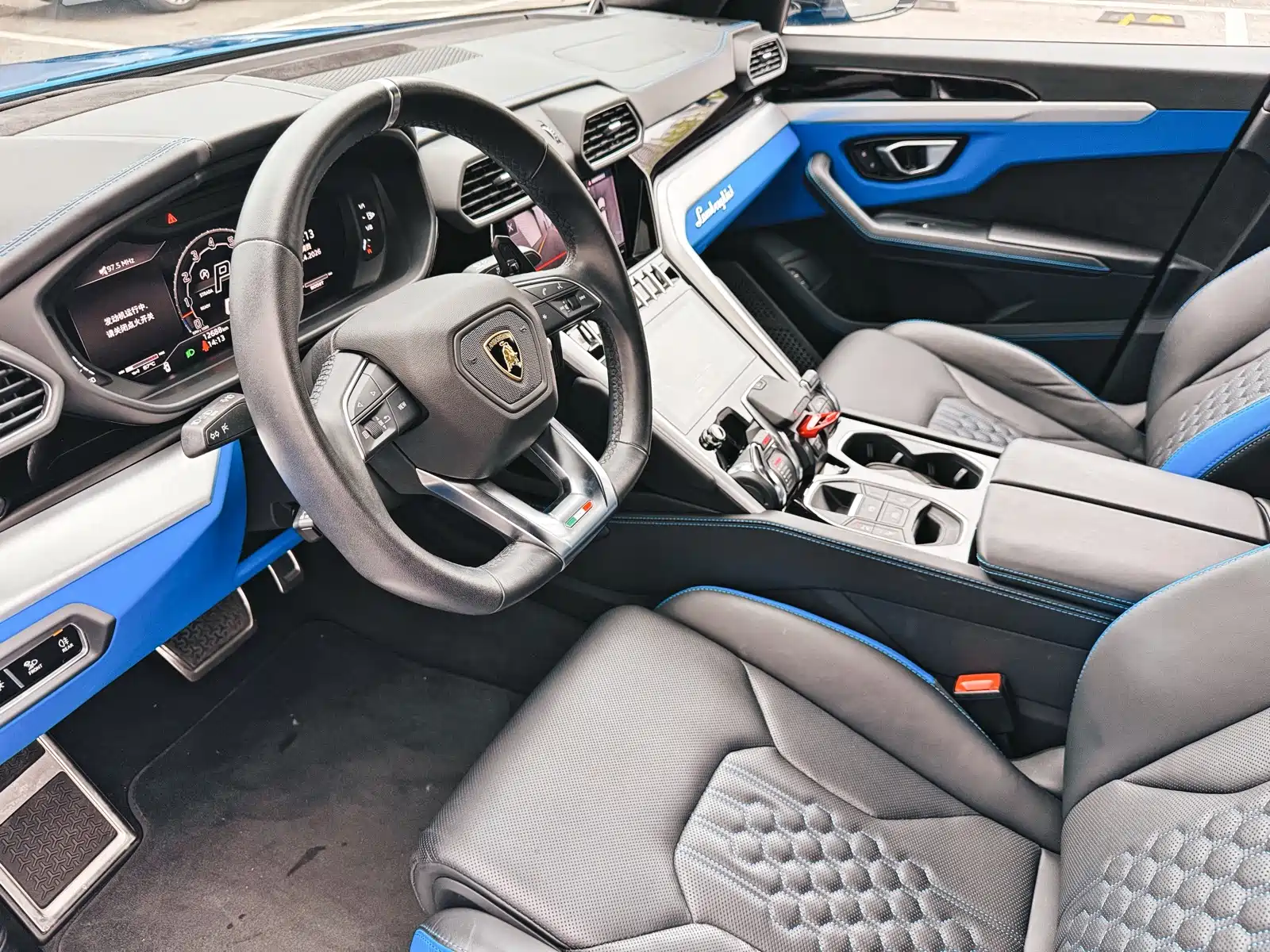 Фото 8 - Lamborghini Urus