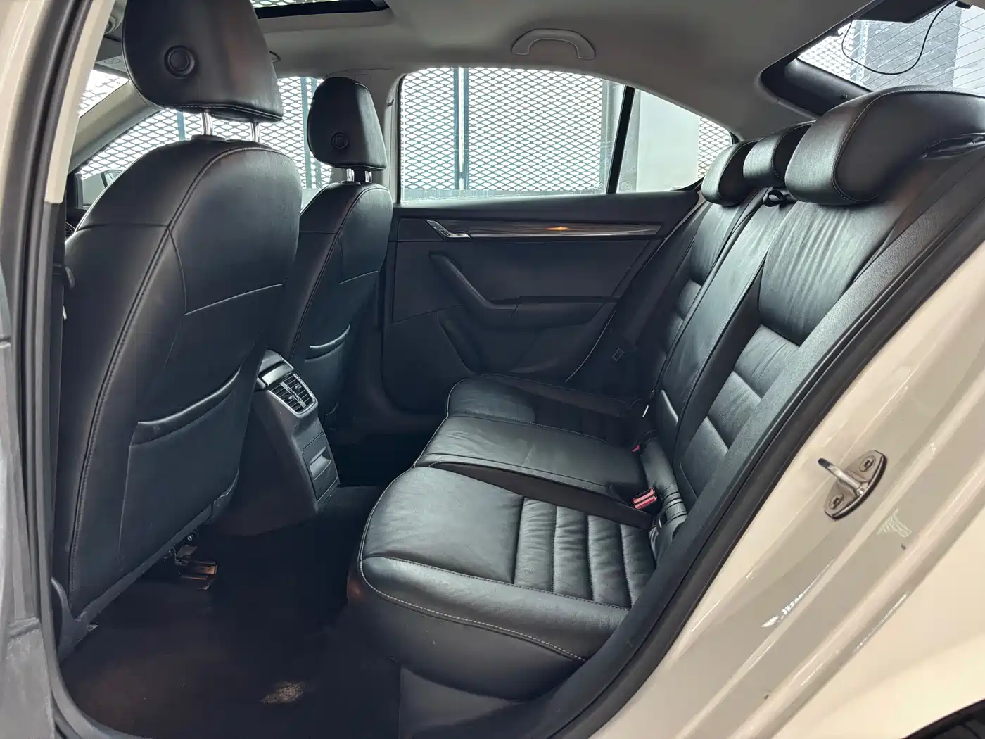 Škoda Octavia 2016 1.6L Automatic Smart Edition фото 7