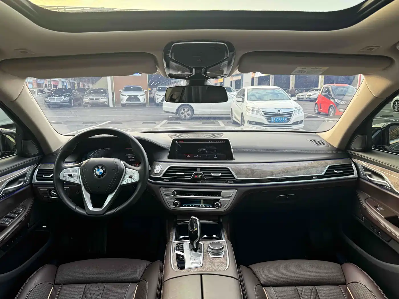 BMW 7 Series 2016 740Li Leading Edition фото 6