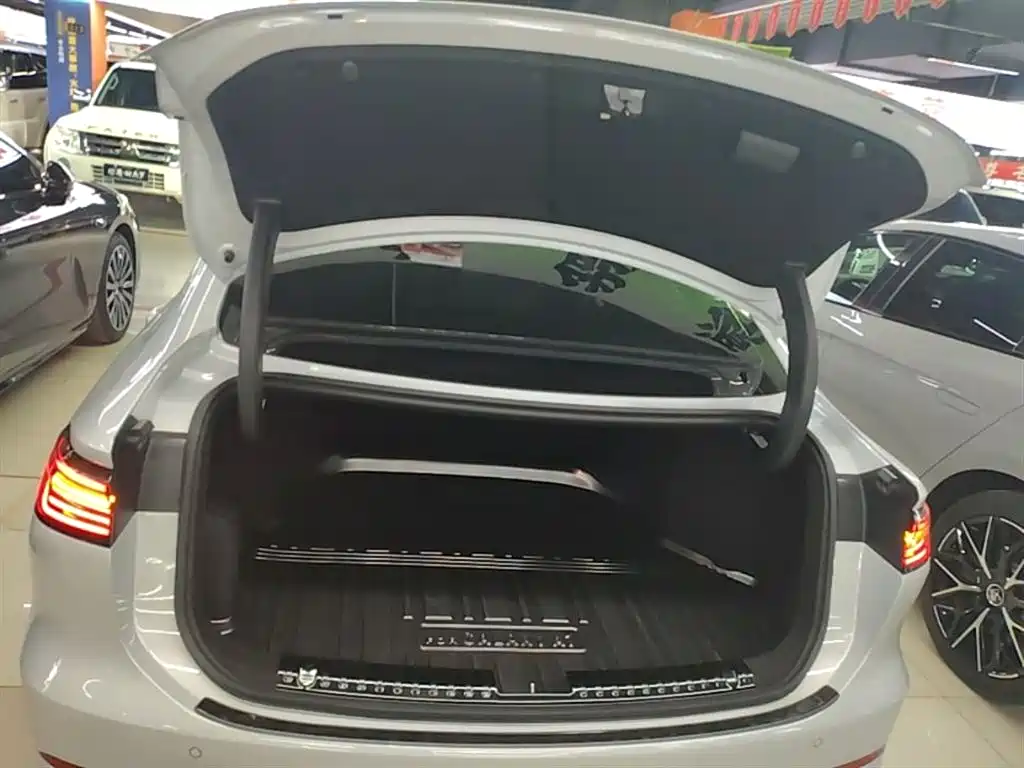 Geely Galaxy Galaxy A7 2025 EM-i 70km Luxury Edition фото 15
