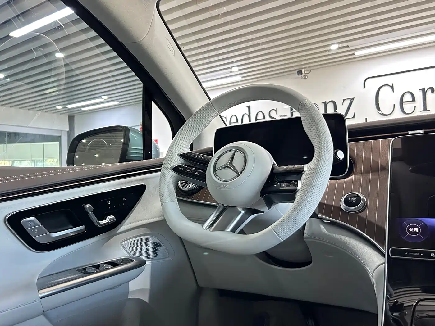 MERCEDES-BENZ EQE SUV