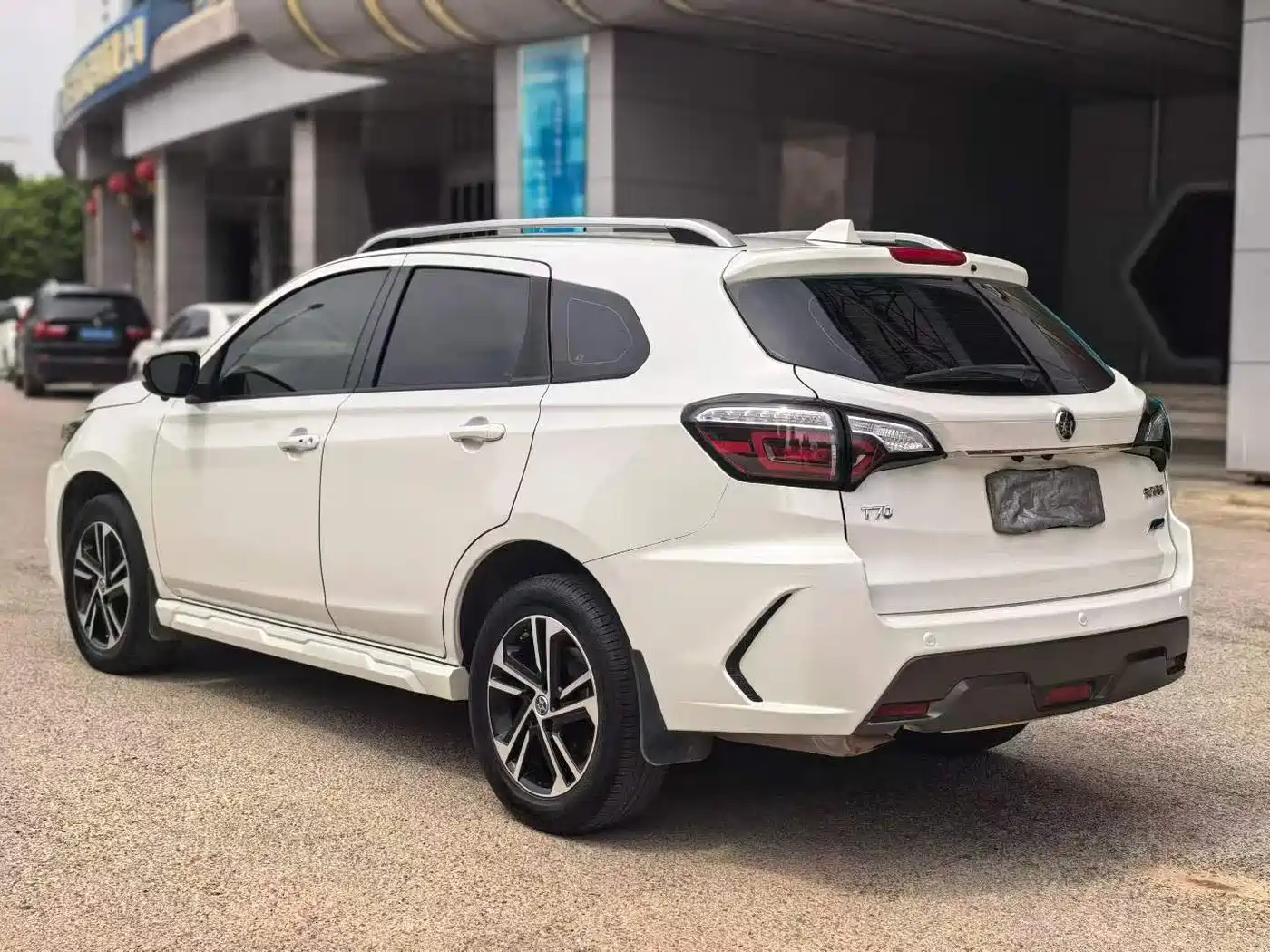 2018 Venucia T70