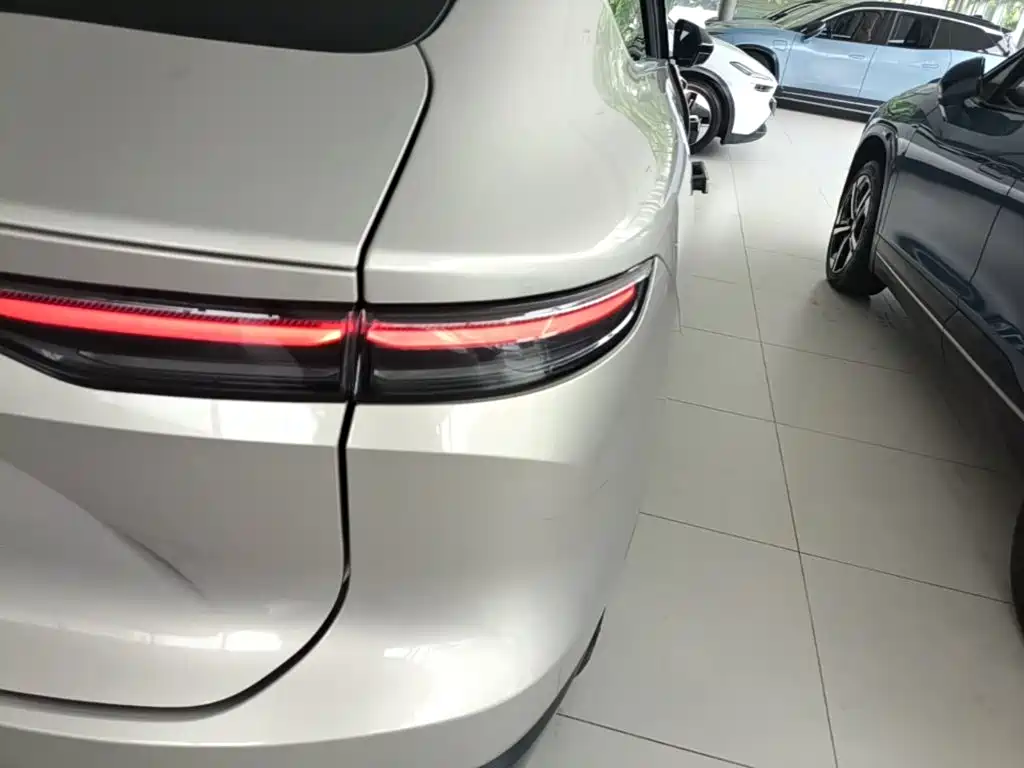 Фото 8 - NIO EC7