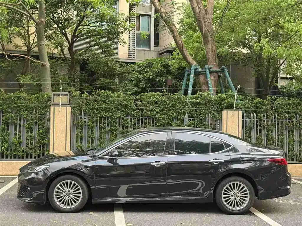 Toyota Camry 2024 Hybrid 2.0HE Elite Edition фото 2