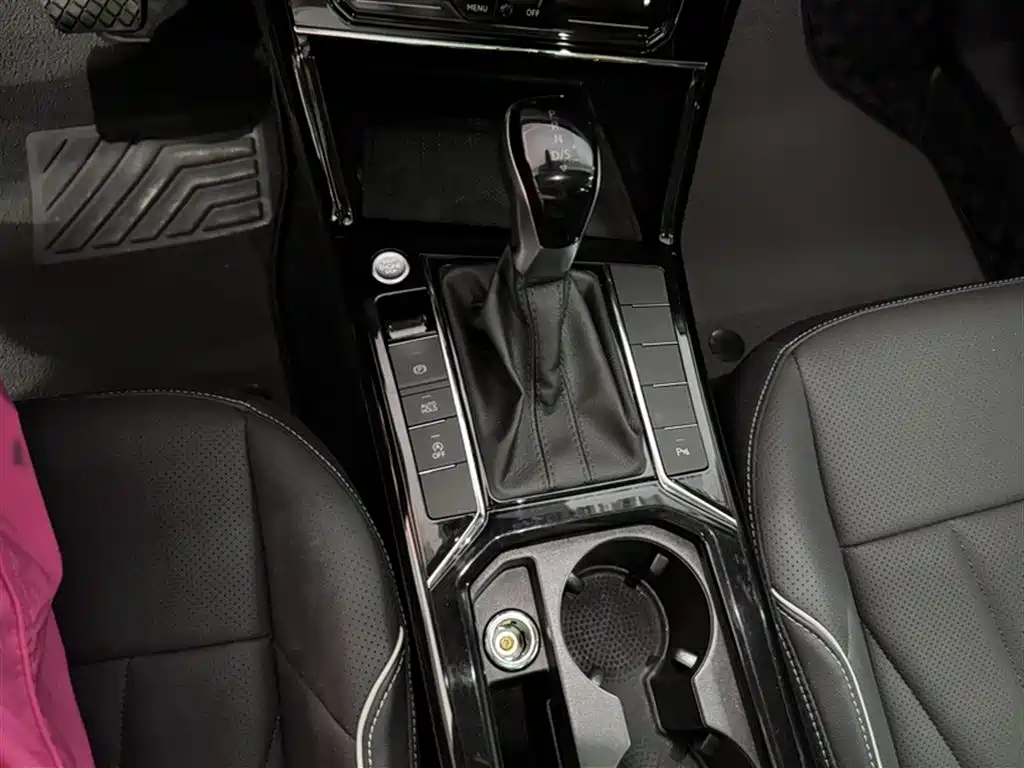 Volkswagen Passat 2024 380TSI Elite Edition фото 9
