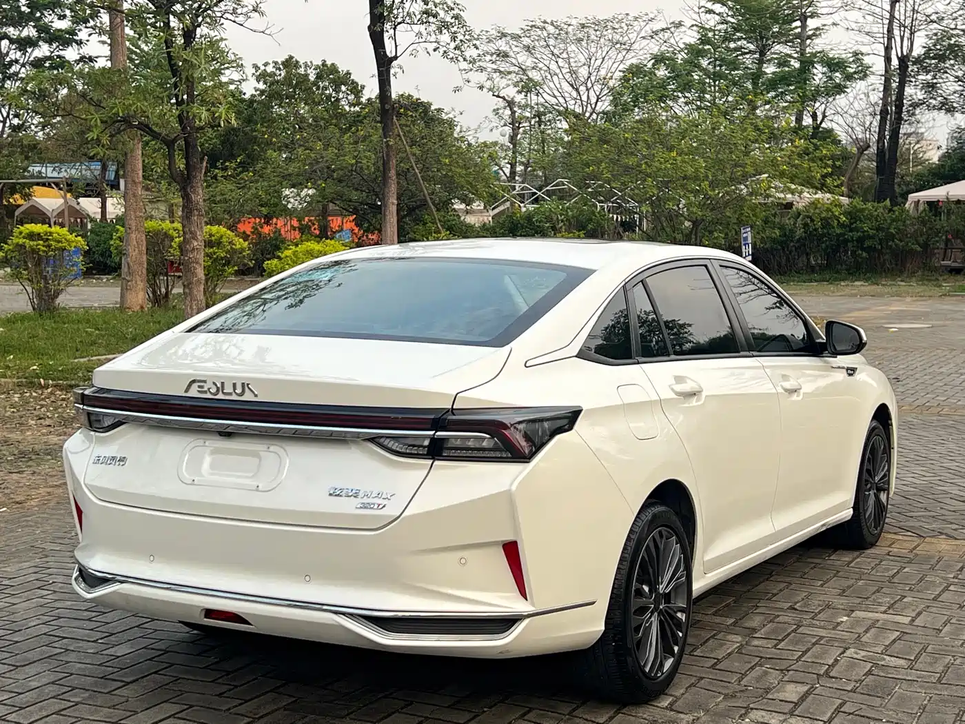 DONGFENG YI HYUN MAX