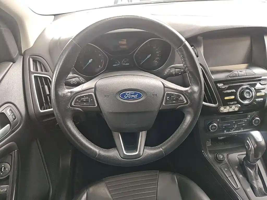 Фото 11 - Ford Focus