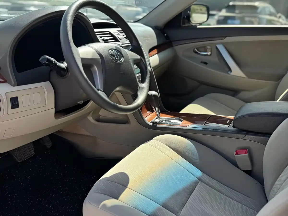 Toyota Camry 2013 200E Classic Elite Edition фото 4