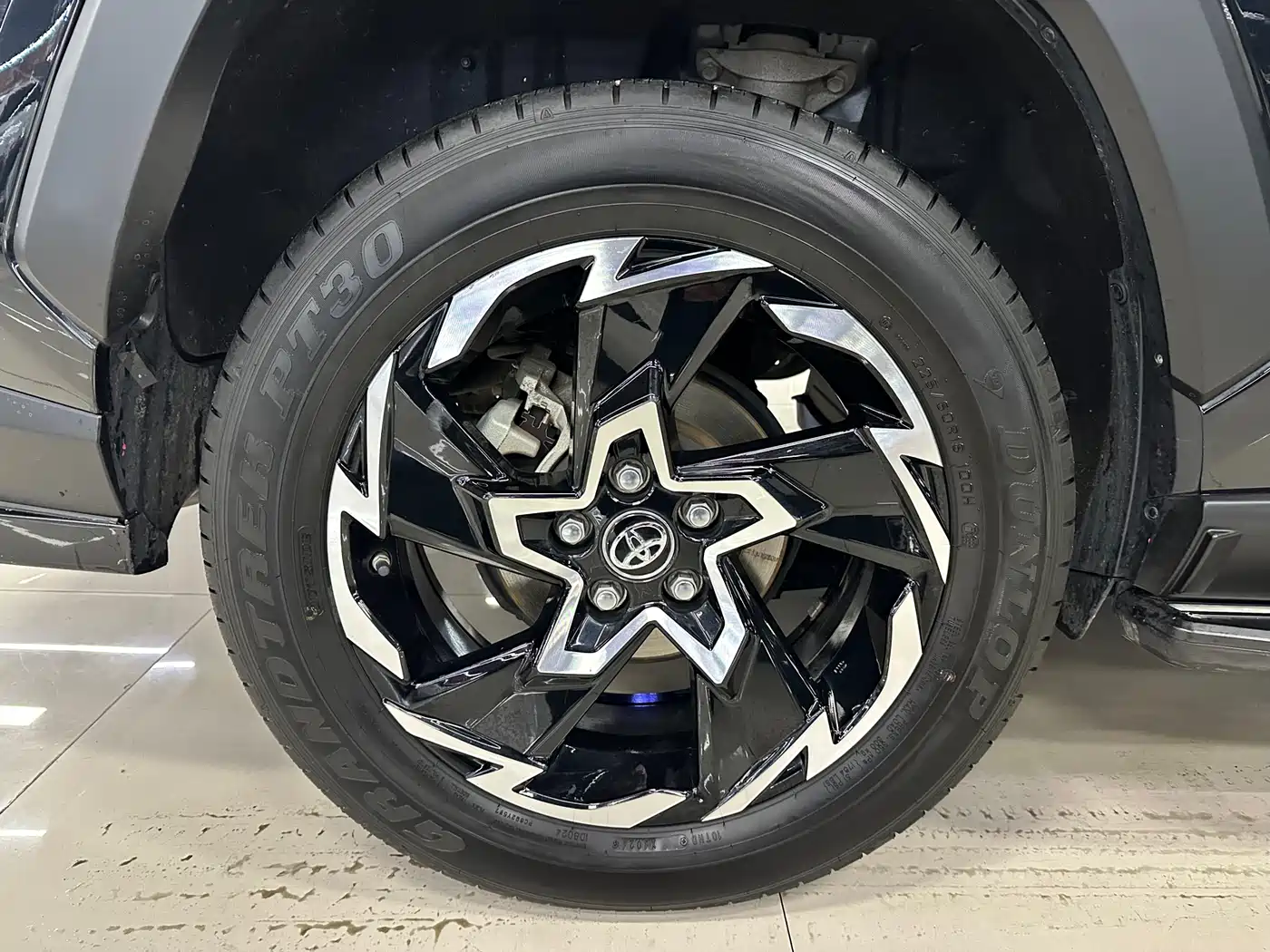 Toyota Wildlander 2020 Hybrid 2.5L E-CVT FWD Tech Edition фото 13