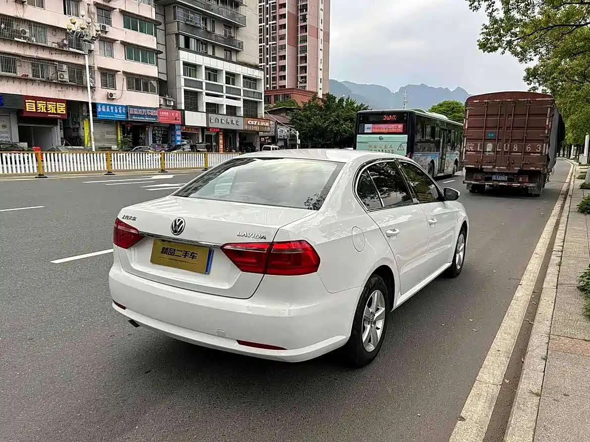 Volkswagen Lavida 2013 Facelift Classic 1.6L Automatic Trend фото 4