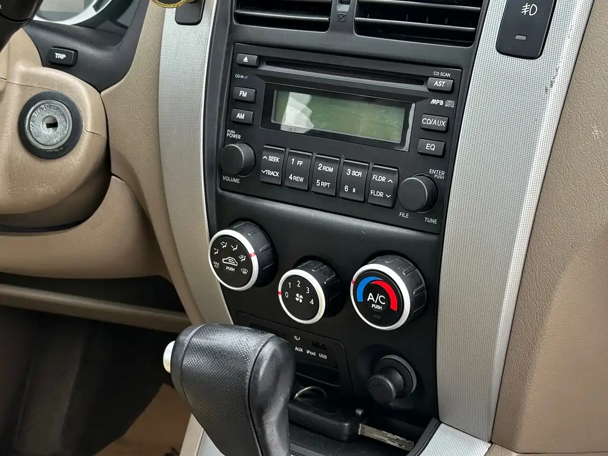 Hyundai Tucson 2013 2.0L Automatic 2WD Comfort фото 19