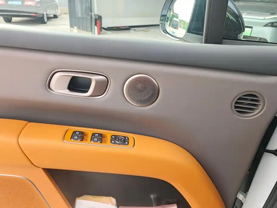 Li Auto i6 2026 2025 2WD Base Model