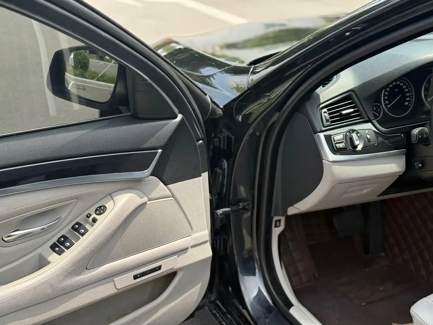 BMW 5 Series 2012 520Li Elegance фото 8