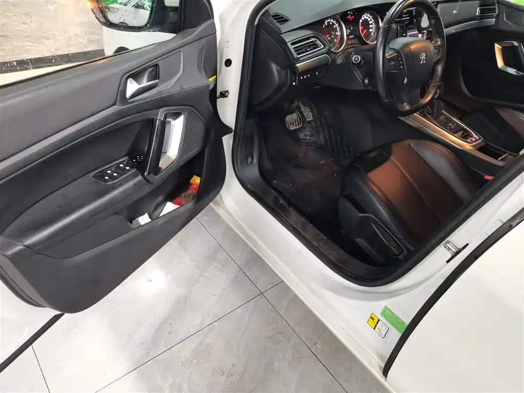 Peugeot 408 2015 Model 1.2T Automatic Luxury Edition фото 12