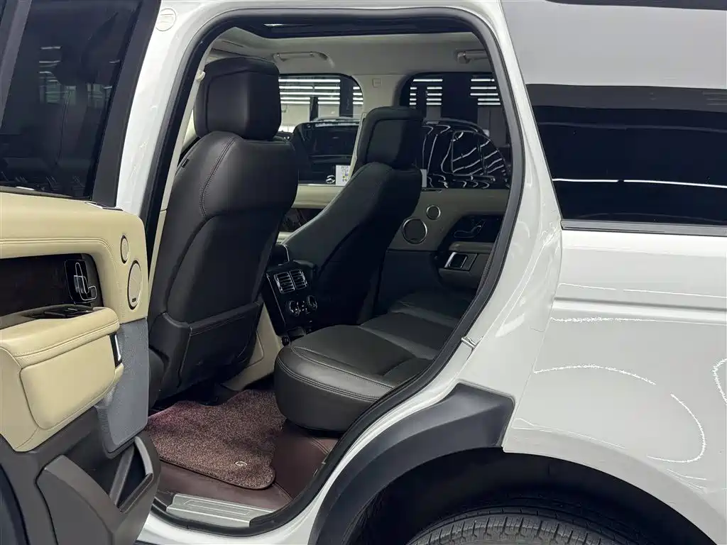 Land Rover Range Rover 2021 3.0 L6 Heritage Edition фото 7