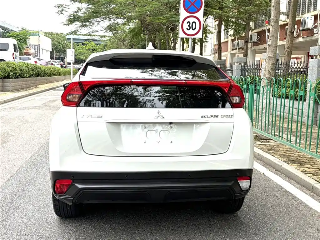 Mitsubishi Eclipse Cross 2018 1.5T CVT 2WD Fearless Edition фото 8