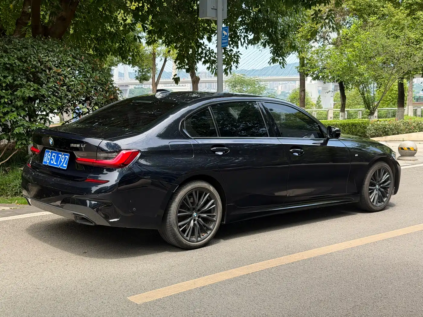 BMW 3 Series 2022 325Li M Sport Shadow Edition фото 4