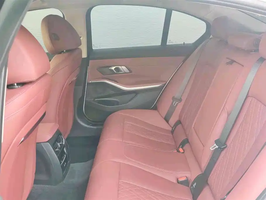 BMW 3 Series 2025 325i M Sport Package фото 12