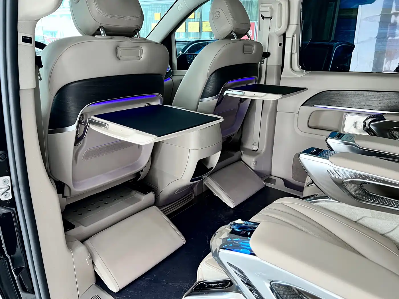 Mercedes-Benz V-Class 2024 V 300 L Long Wheelbase Luxury Edition фото 23