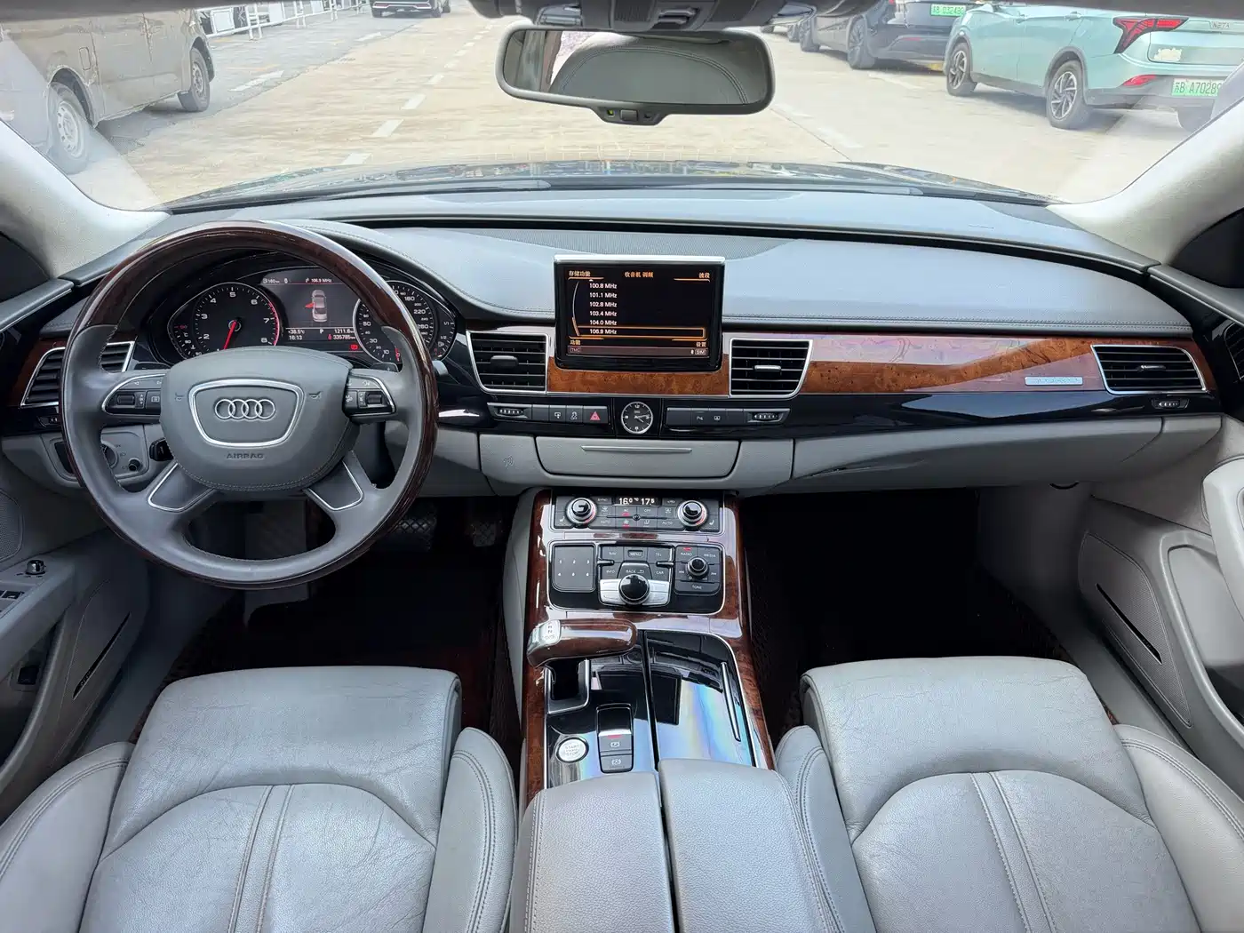 Photo 9 - Audi A8