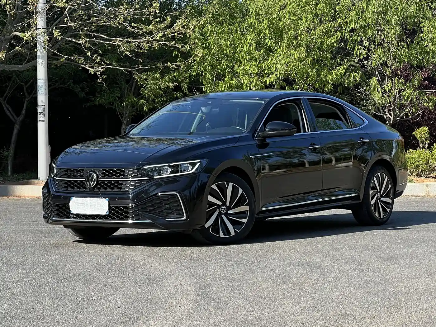Volkswagen Passat 2022 330TSI Starlight Luxury Edition фото 9