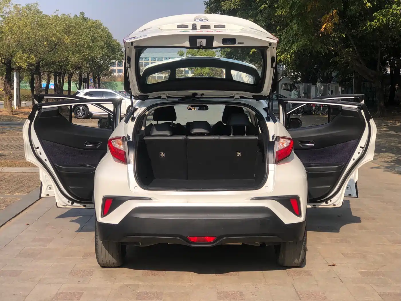 Toyota C-HR 2020 Model 2.0L Leading фото 12