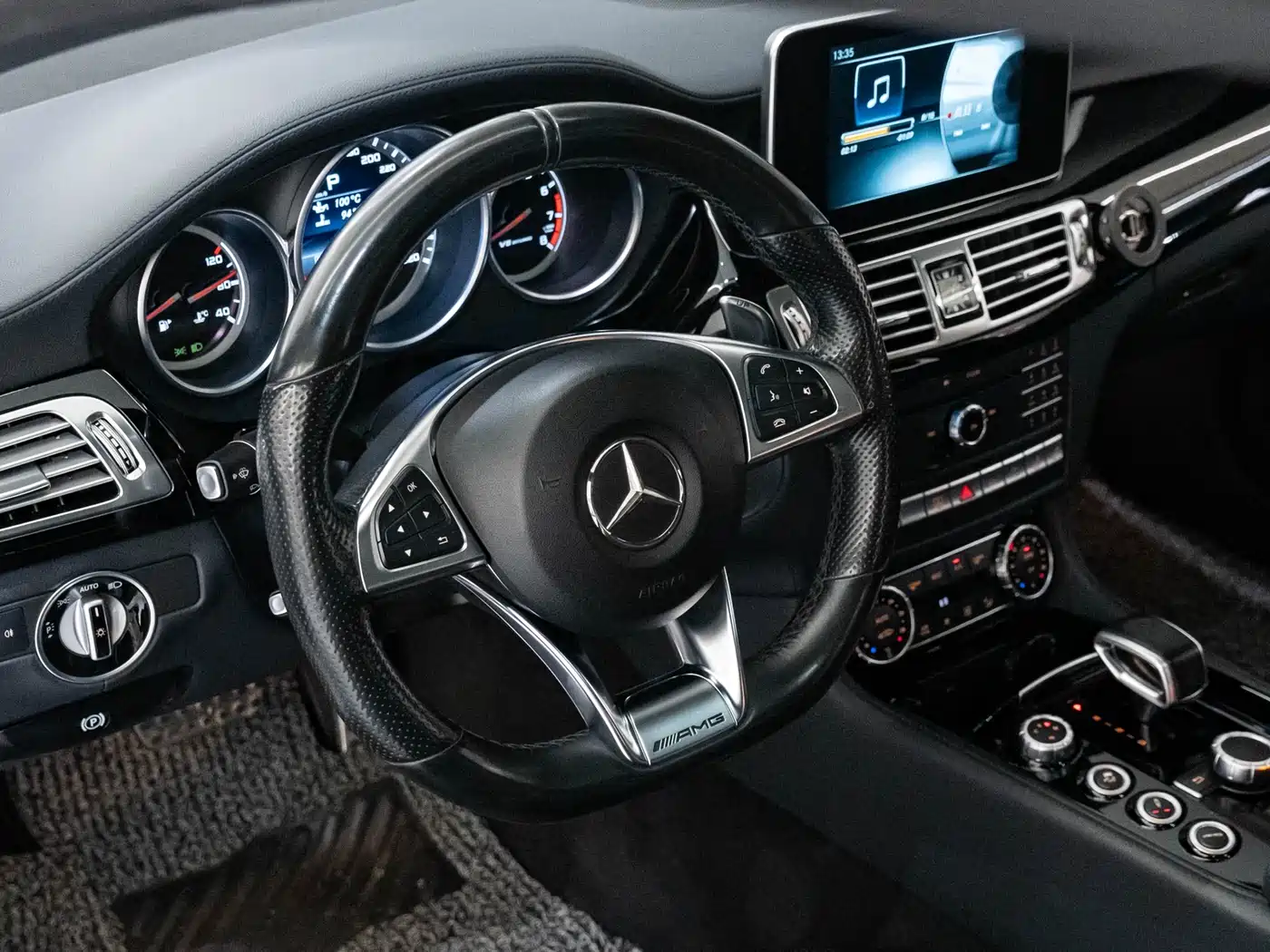 Mercedes-Benz CLS AMG 2015 AMG CLS 63 4MATIC фото 10