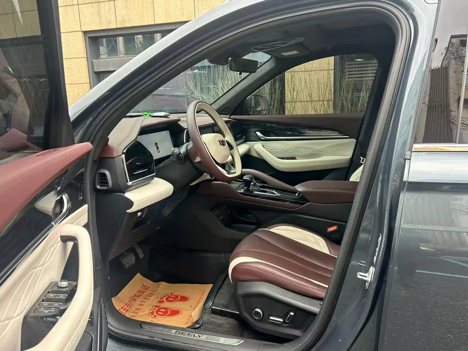 Фото 4 - Geely Monjaro
