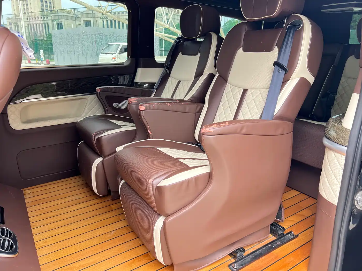 Mercedes-Benz V-Class 2018 V 260 L Premium Long Wheelbase Edition China VI фото 9