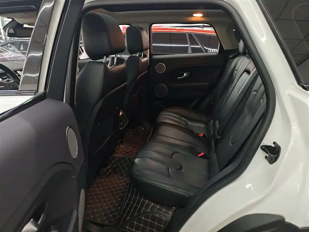 Land Rover Range Rover Evoque 2015 2.0T 5-Door Intelligent Edition фото 13