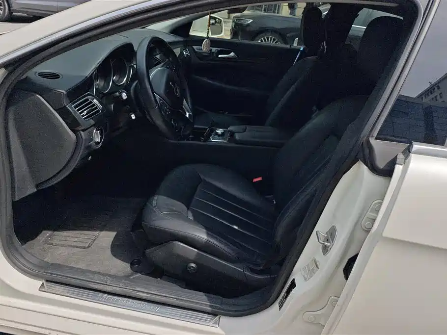 Mercedes-Benz CLS 2012 CLS 300 CGI фото 9
