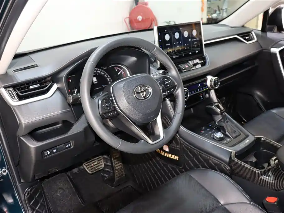 Toyota Wildlander 2020 2.0L CVT AWD Premium Edition фото 10