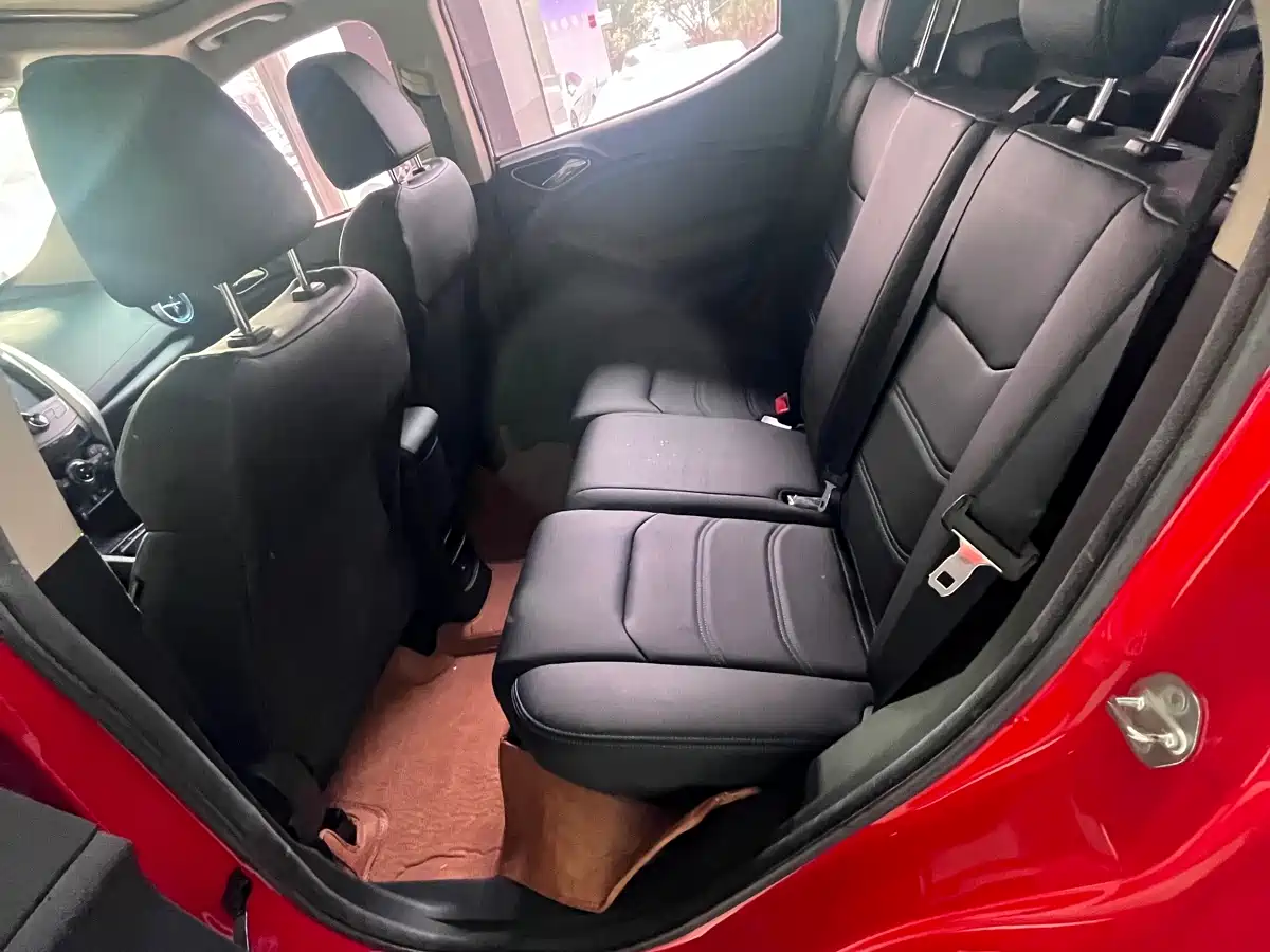 BYD Yuan New Energy 2018 EV360 Smart Connected Cool Edition фото 5