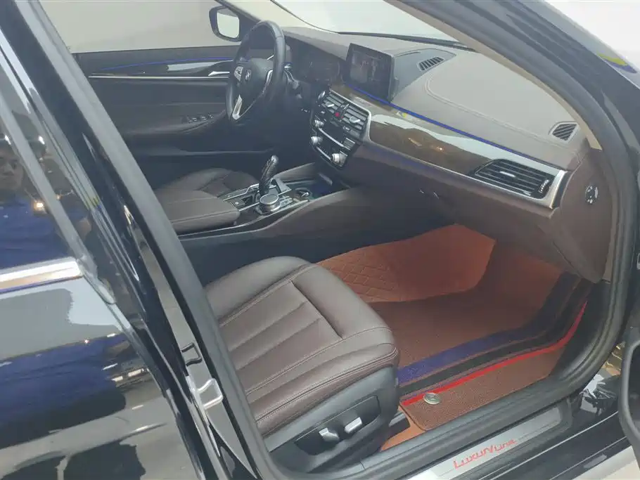 BMW 5 Series 2020 525Li Luxury Package фото 8
