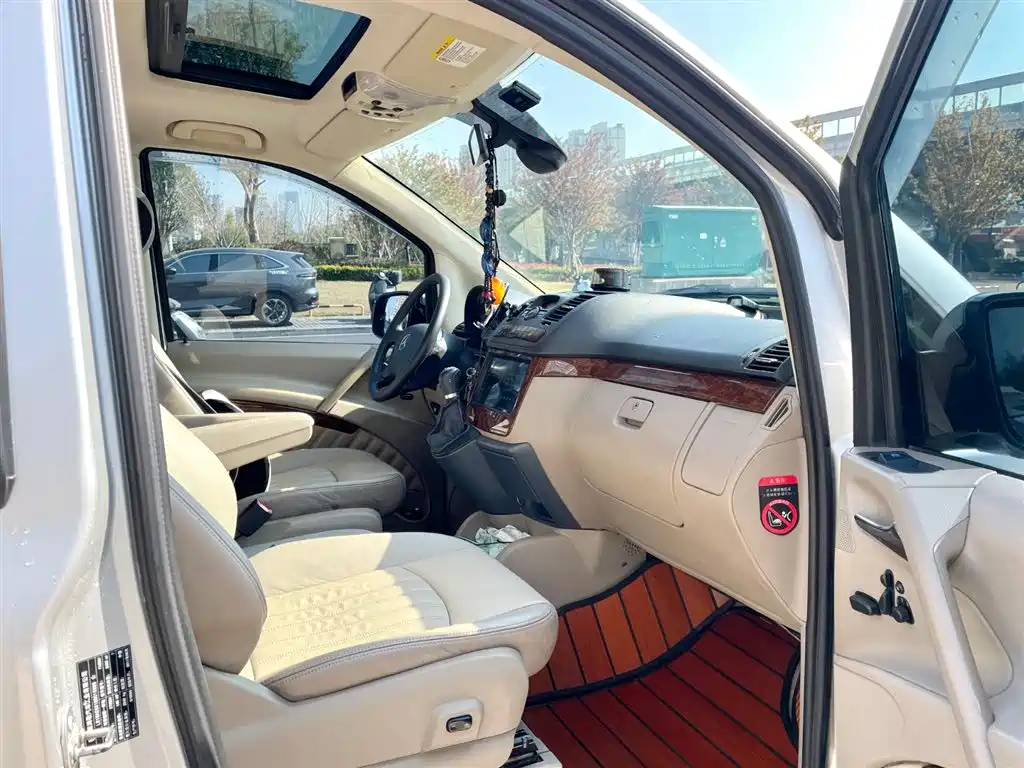Mercedes-Benz Viano 2011 2.5L Prestige Edition фото 6