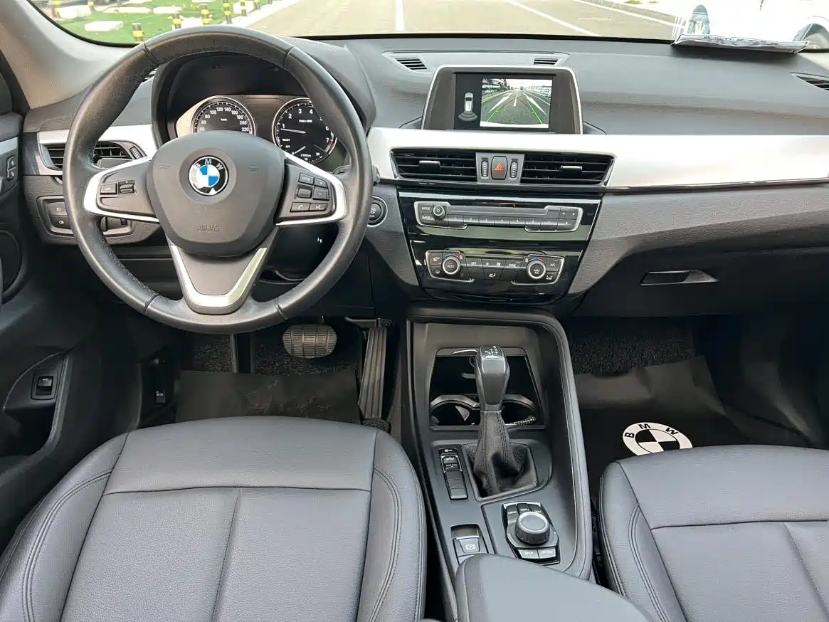 BMW X1 2019 sDrive20Li Leading Model фото 5