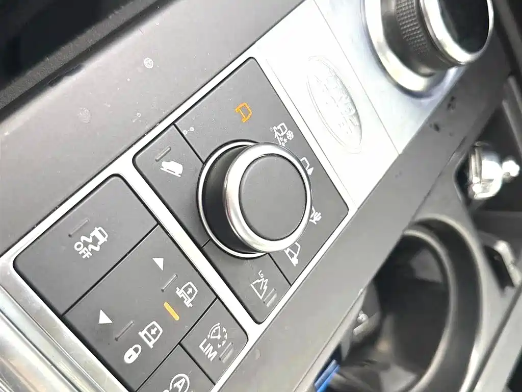 Land Rover Discovery 2017 3.0 SC V6 SE фото 11