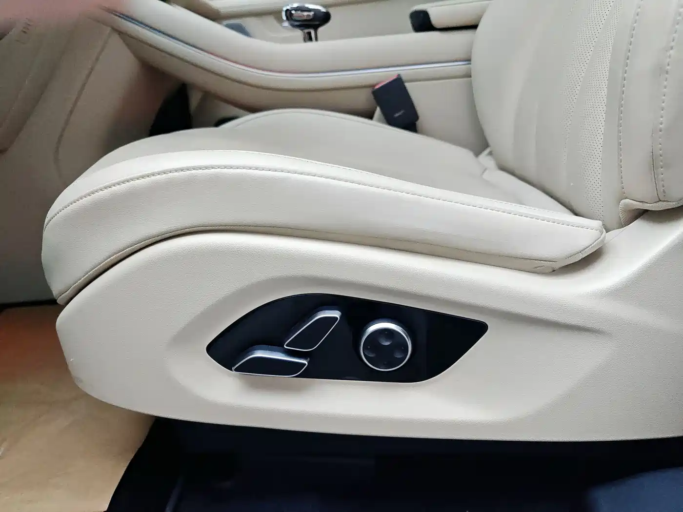 AITO Wenjie AITO M7 2022 1.5T AWD Luxury Edition фото 23