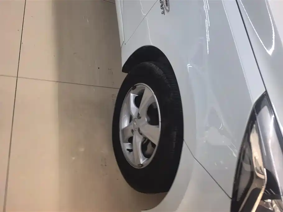 Hyundai Reina 2014 Model 1.4L Automatic GLX фото 6