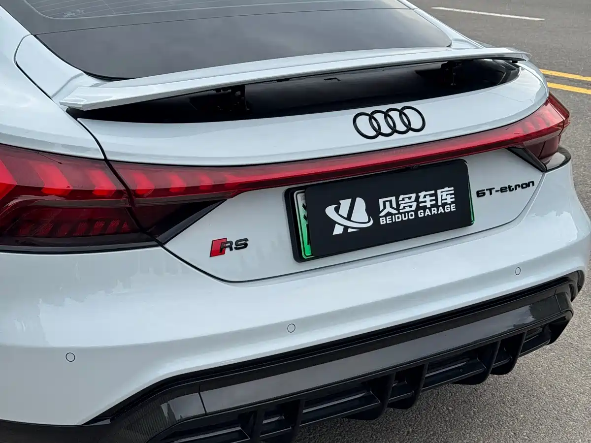 Audi RS e-tron GT 2023 Base Model фото 2