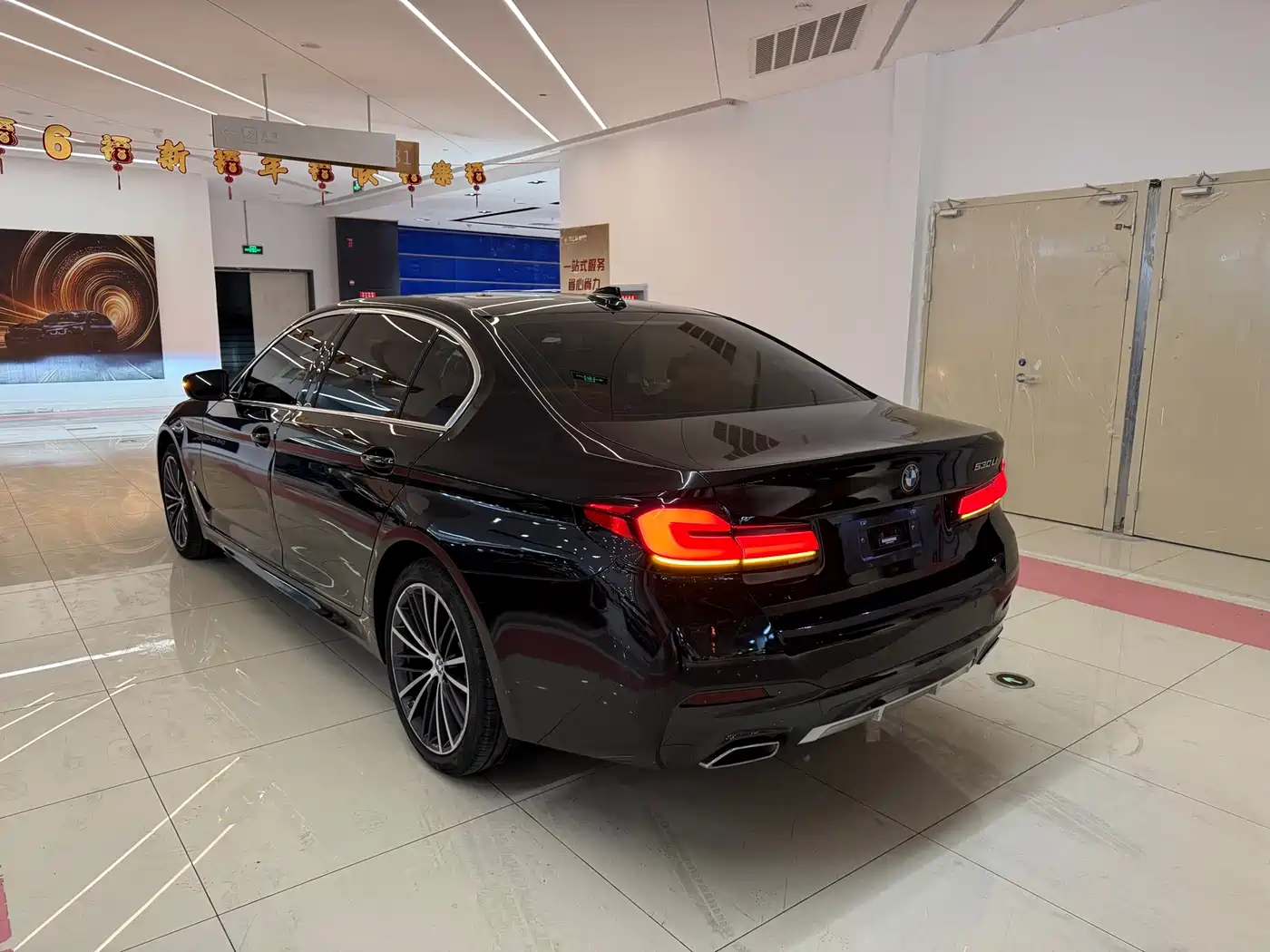 BMW 5 Series 2022 530Li Leading M Sport Package фото 17