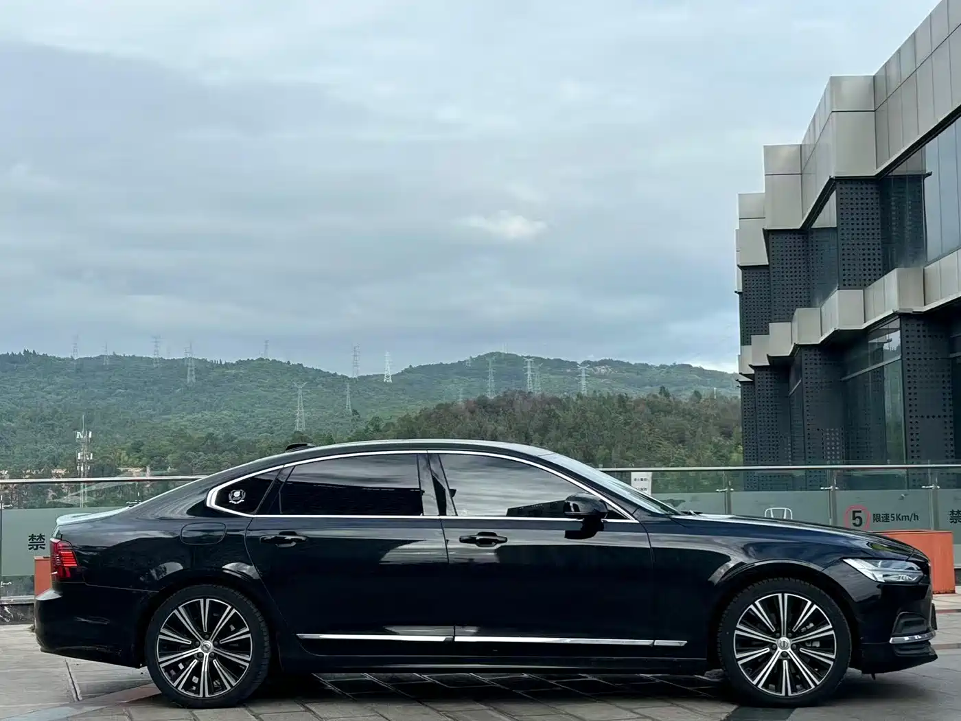 Фото 4 - Volvo S90