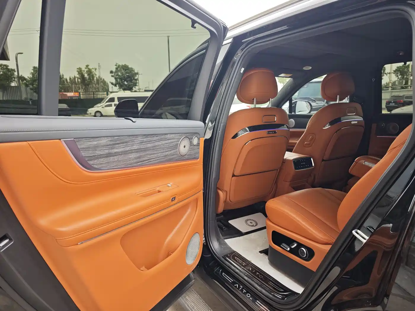 AITO Wenjie AITO M9 2024 Range Extender Ultra 52kWh 6-seater фото 12